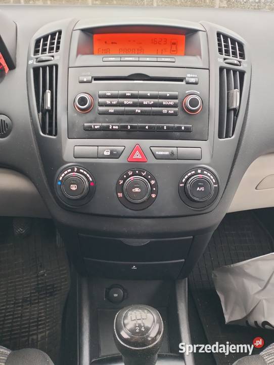 Kia Ceed 2007 r 14 Beznyna radio Dąbie