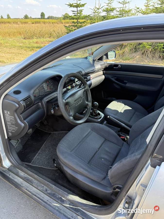 Audi a4 b5 16 benzyna 258000km Osiny sprzedam