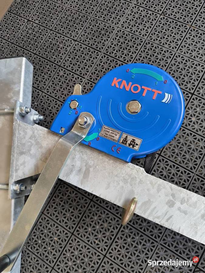 Dziobnica z wyciągarką na pasPrzyczepa Plewiska