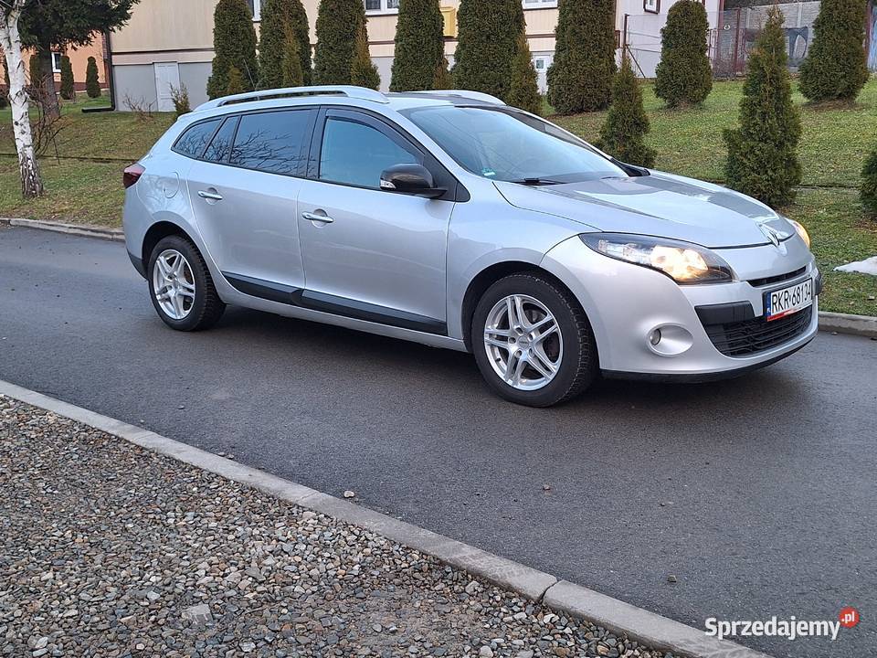 Renault Megane III Kombi 19 dCi 130 2011 r 14 1900cm3 Równe