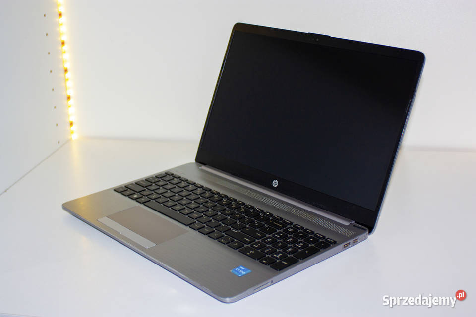 Laptop HP 155 i311gen 8GB 250GB FHD Bat5h Win11