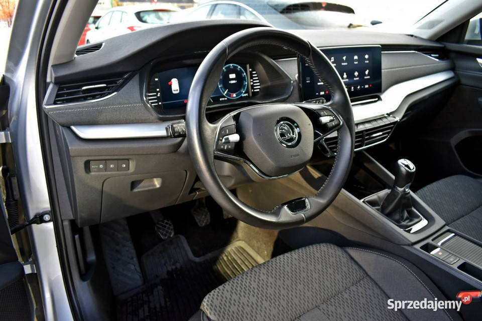 koda Octavia Bezwypadkowy Salon Polska Serwis światła LED Łódź