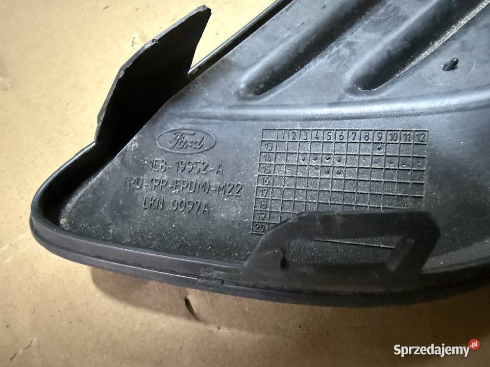 Ford Focus MK3 lift kratka zderzaka prawy przód Zderzaki