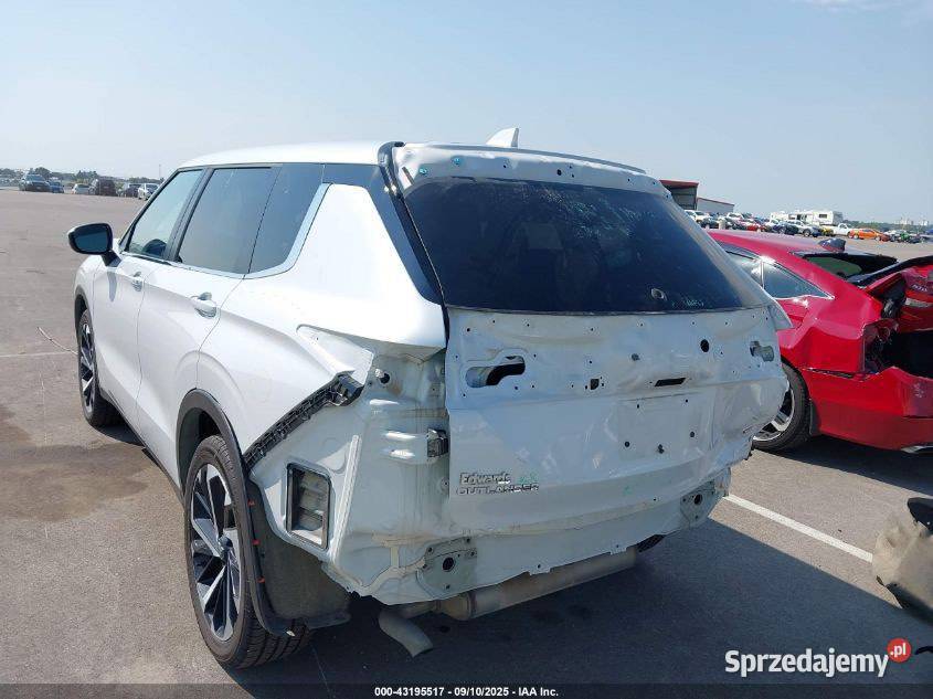 2024 MITSUBISHI OUTLANDER SE 25 SAWC benzyna Kobyłka