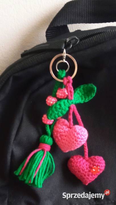 Serduszkowy brelok wykonany na szydełku Antyki, Sztuka, Kolekcje Łask sprzedam