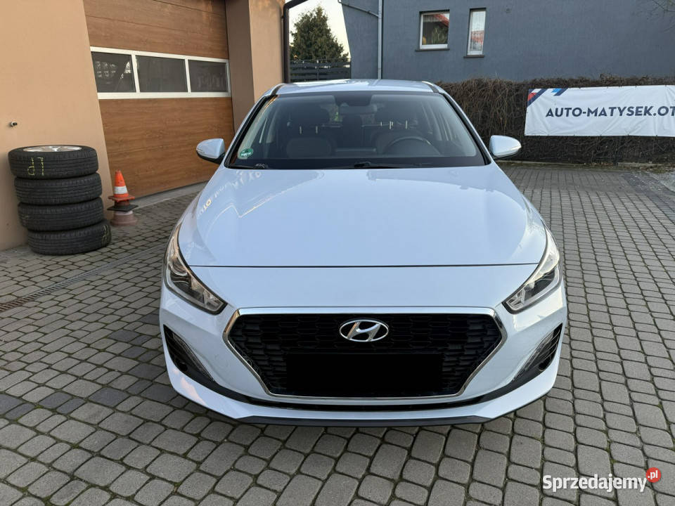 Hyundai i30 14 100 Klima Navi Kamera Koła isofix Orzech