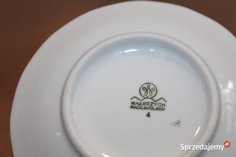 Filiżanka ze spodkiem w kwiatki Wałbrzych 974 Szczecin