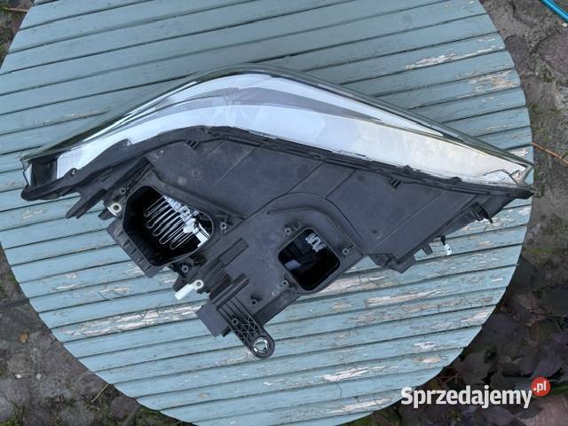 ReflektorLampa do BMW X1 F48 przed liftingiem Szadek