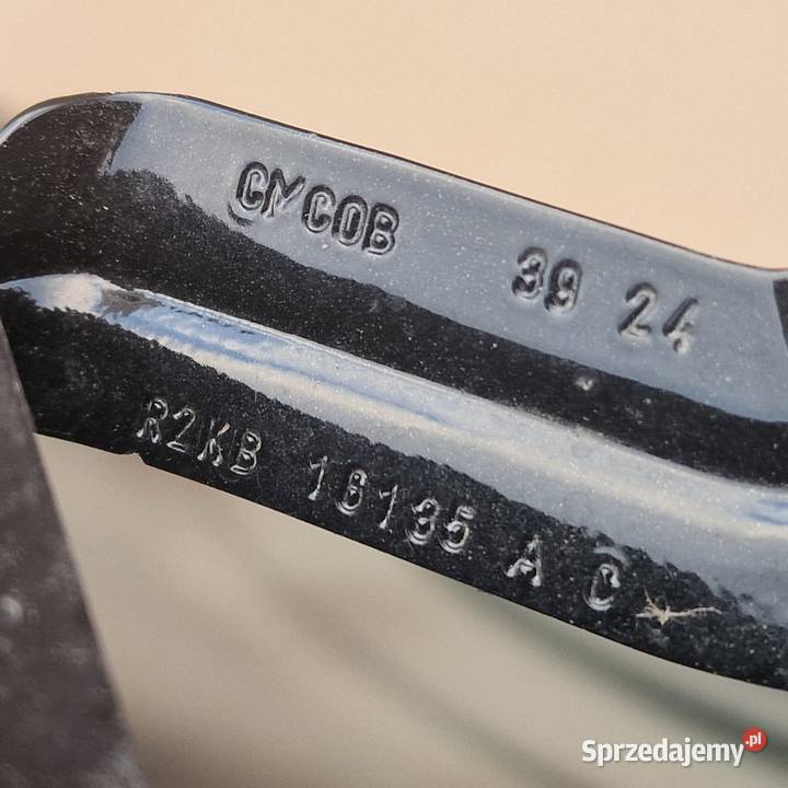 FORD CAPRI BŁOTNIK LEWY PRZÓD IDEALNY IGŁA R2KB Bieleń