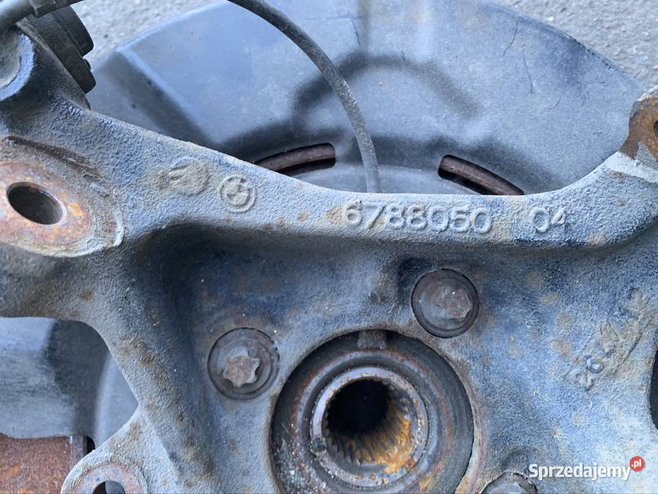 6788050 zwrotnica piasta prawy tył bmw x1 e84 osobowe sprzedam