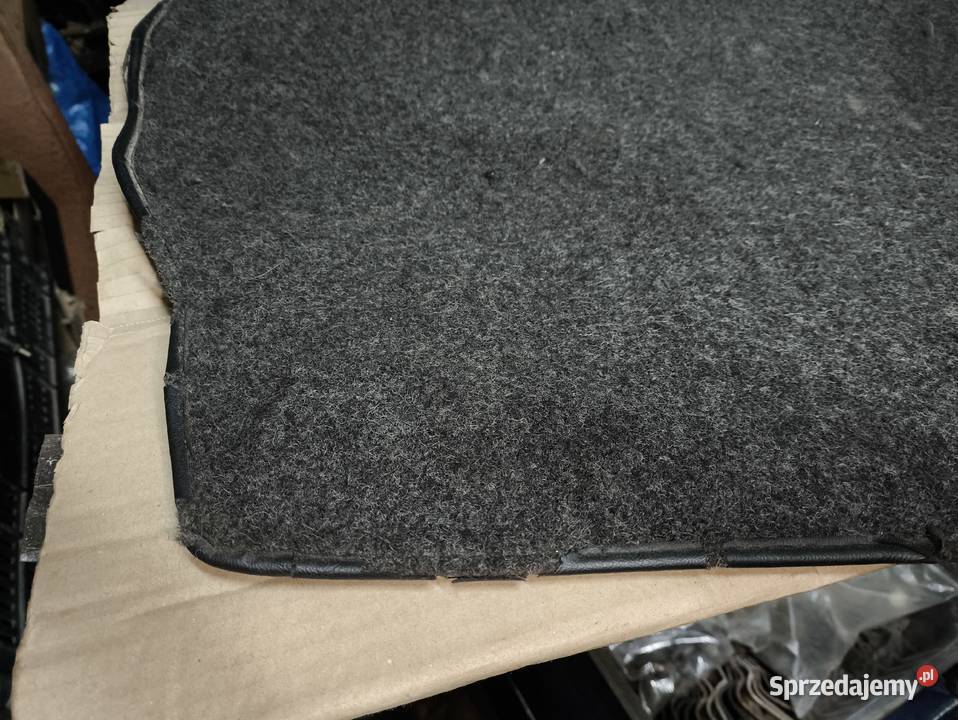 Mercedes 190 W201wykładzina tapicerka podłogi Skarżysko-Kamienna sprzedam
