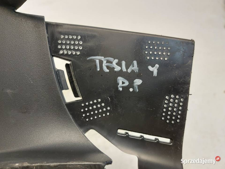 TESLA MODEL Y 2023r Ślizg mocowanie zderzaka