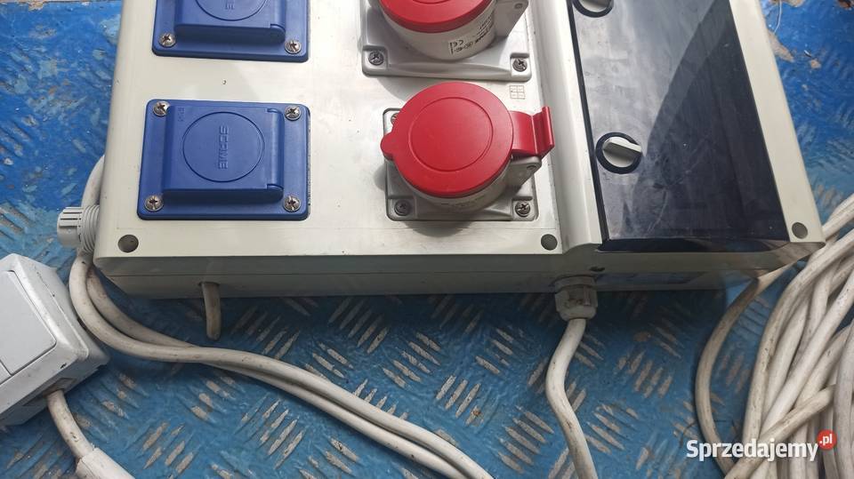 Rozdzielnia budowlana z kablem Instalacje