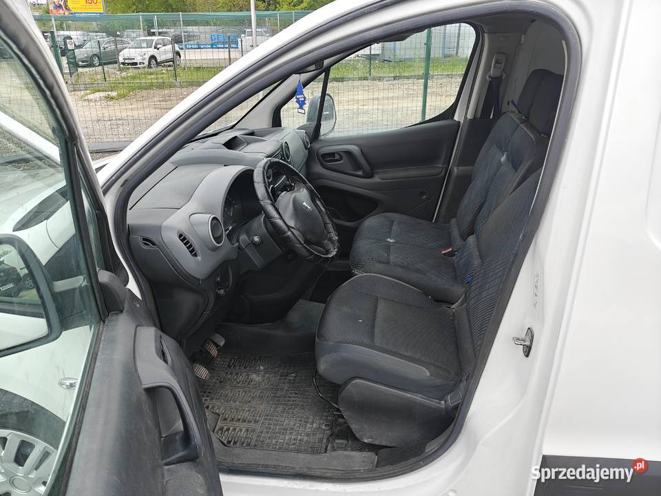 Peugeot partner 16hdi 3 osobowy hak holowniczy manualna Peugeot Tarnów sprzedam
