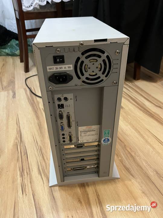 Zabytkowy komputer PC MaxData Artist Pentium II Klasy Pentium III i słabsze Brzana