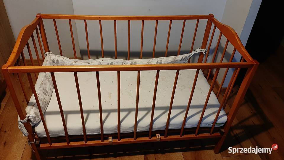 Łóżeczko drewniane dziecięce z materacem Meble Tarnów sprzedam