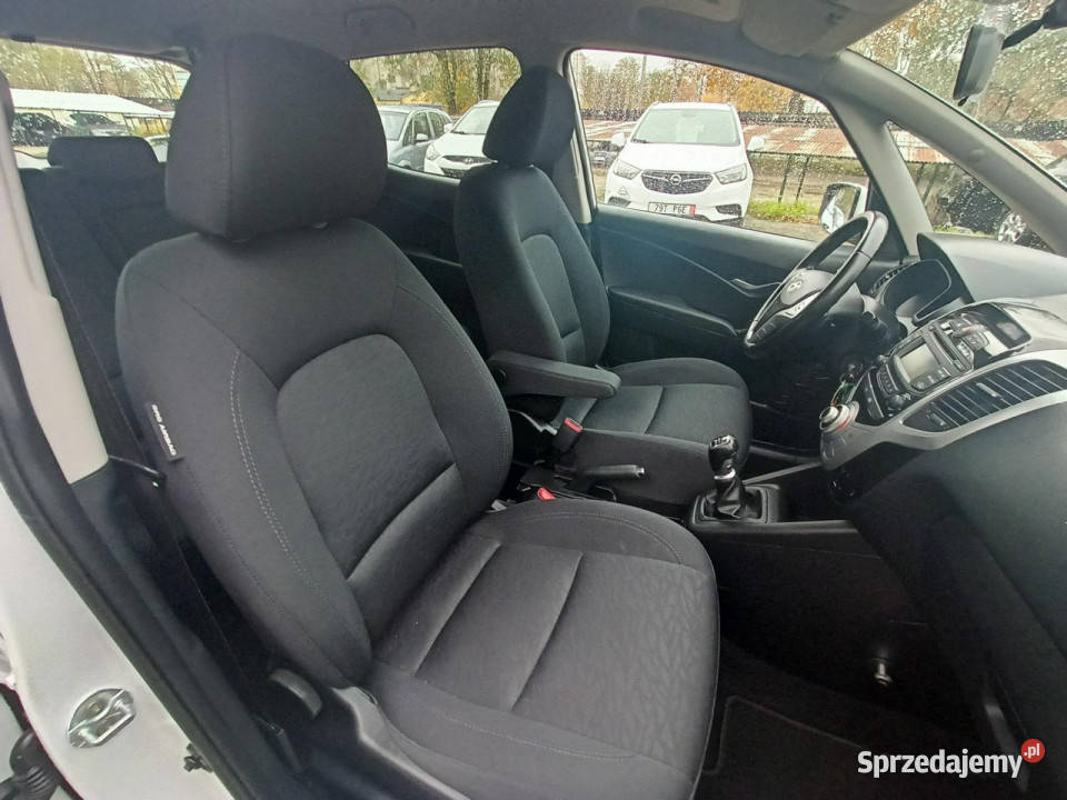 Hyundai ix20 wersja CROSS niski przebieg zadbane centralny zamek łódzkie Tomaszów Mazowiecki