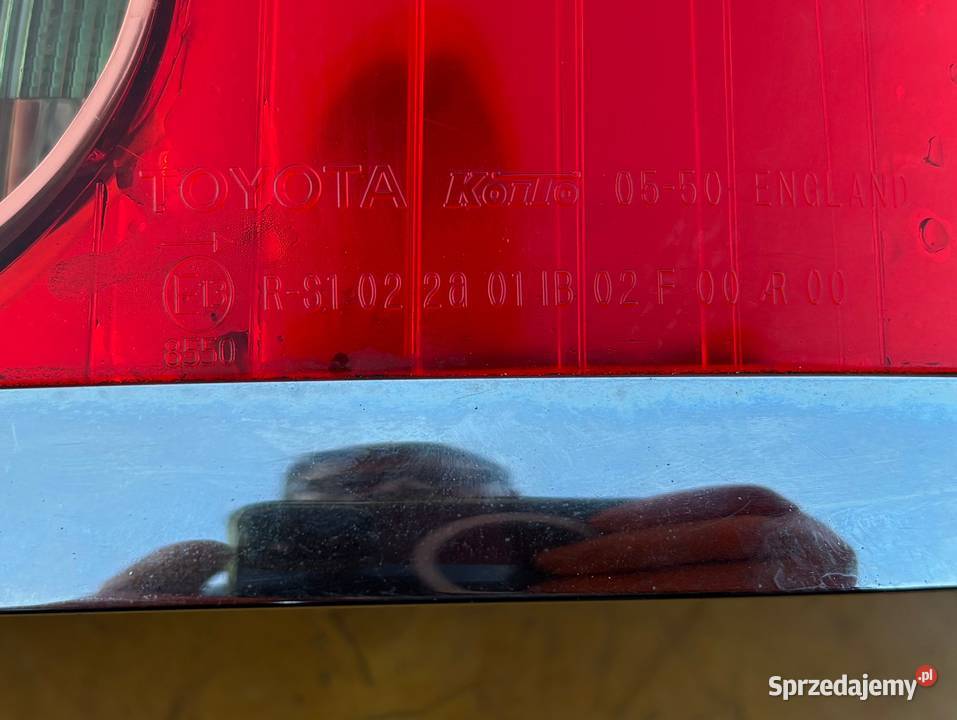 TOYOTA AVENSIS T25 KOMBI LAMPA TYŁ LEWA PRAWA osobowe Radom
