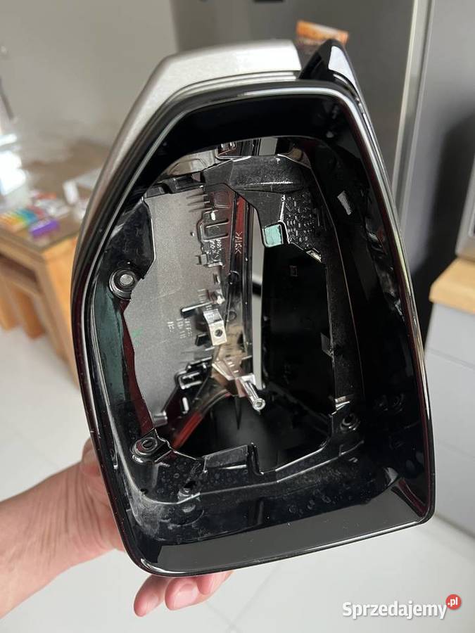Obudowa lusterka lewego LEXUS UX Świątniki Górne sprzedam