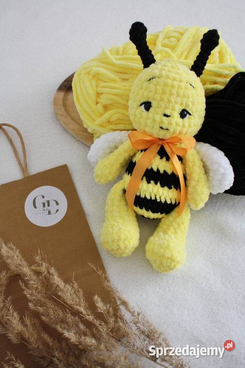 Szydełkowa maskotka pszczółka handmade żółty/złoty