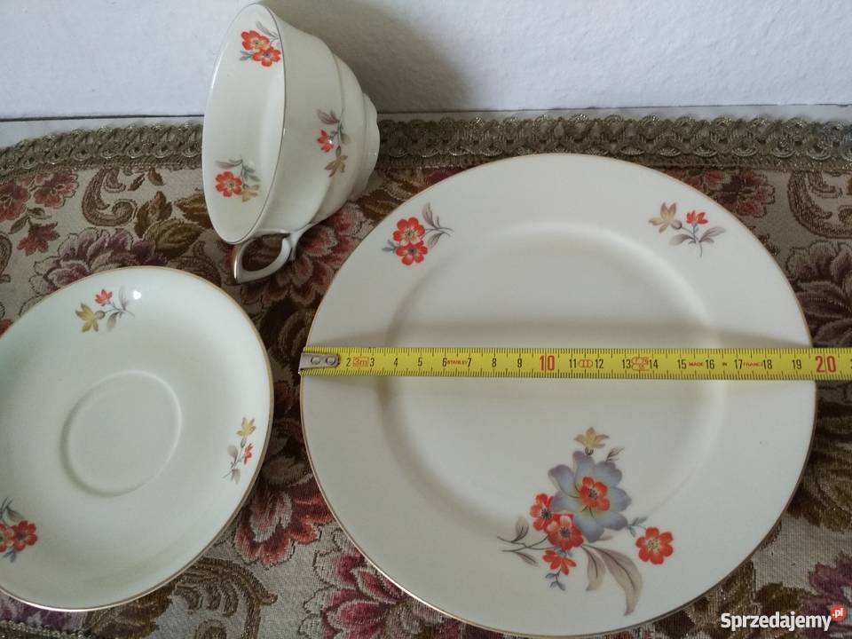 Trio śniadaniowe ecru porcelana sygnowana Gorlice