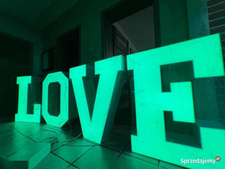 Napis Love Led na imprezy okolicznościowe Plenna