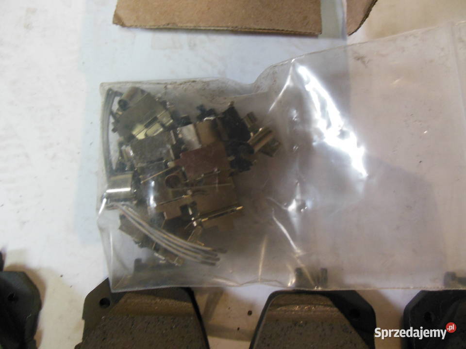 KLOCKI HAMULCOWE 68227573AD PRZÓD PRZEDNIE Klocki hamulcowe Kozy