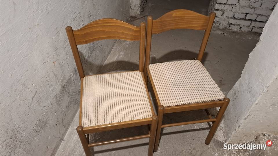 Dwa krzesła z czasów PRLU Wadowice