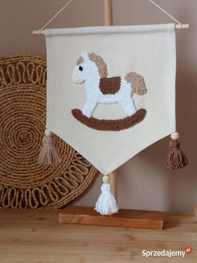 Makatka proporczyk konik na biegunach Józefów sprzedam