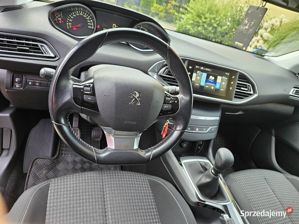 Peugeot 308II 201712benzyna130 nowy rozrząd65 elektryczne lusterka Preczów