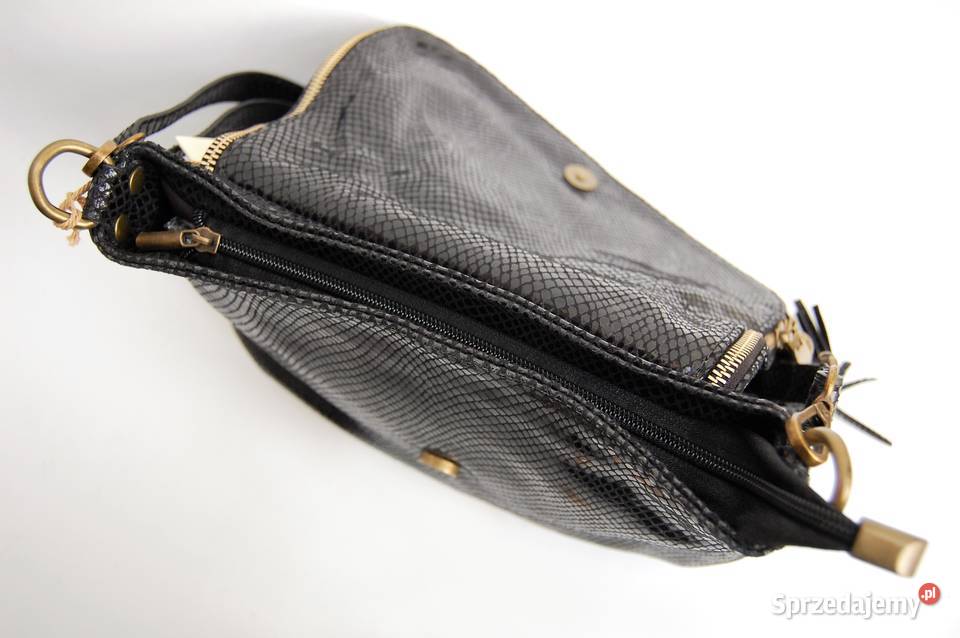 Włoska torebka na ramię listonoszka czarna skóra