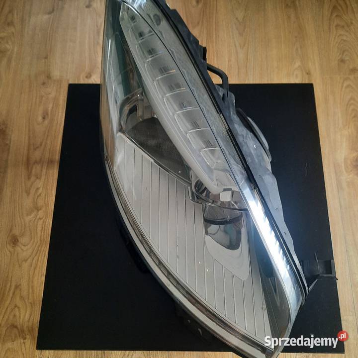 REFLEKTOR PRAWY CITROEN C4 GRAND PICASSO 2011 sprzedam