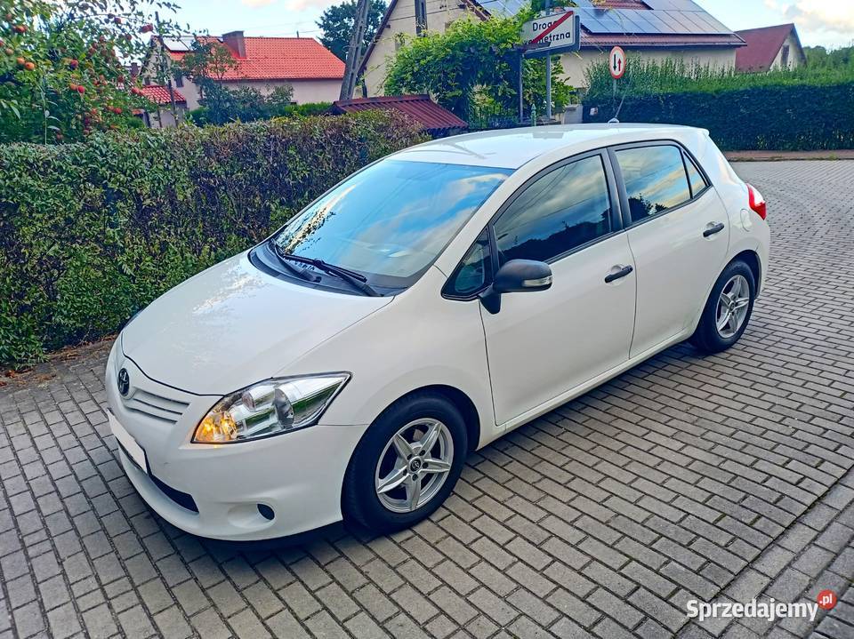 Toyota Auris 14 Diesel 2011r ładna 90KM Biała Nyska sprzedam