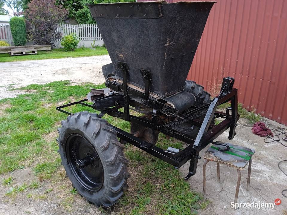 Rozsiewacz Kos zawieszany Cmolas