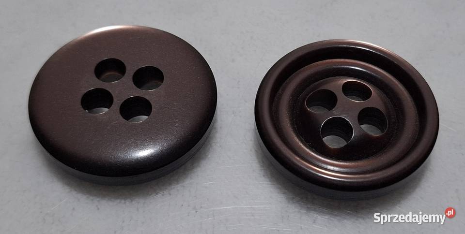 Guziki brązowe okrągłe cztery dziurki vintage Czeladź