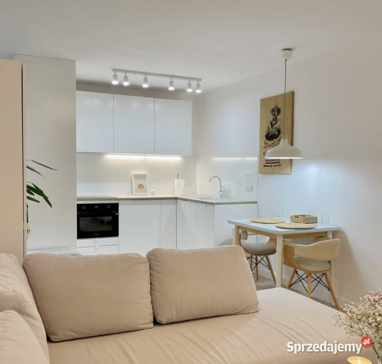 MOKOTÓW ładne 2 pokoje metrze park 3 piętra i więcej