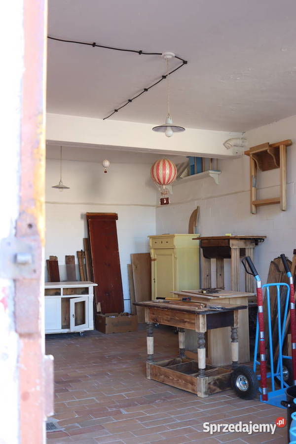 Piękny poniemiecki budynek starej mleczarni w Możdżanowo