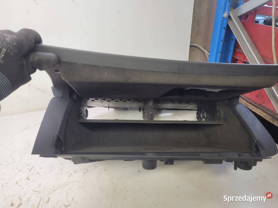 SCHOWEK PASAŻERA AUDI A6 C6 LIFT 4F1857035 Przystajń