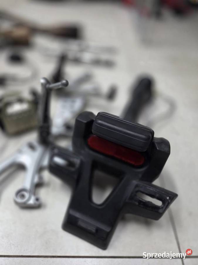 Częsci Yamaha YZFR125 813r zacisk wydech plastik