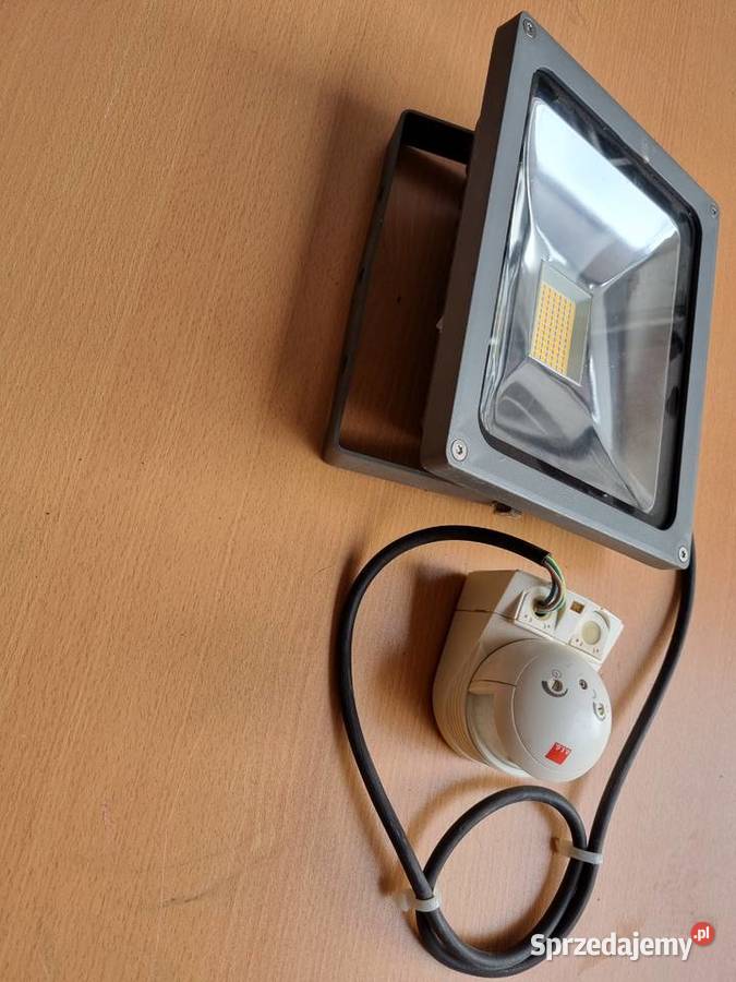 Naświetlacz LED ok 3050 W IP65 z czujnikiem Oświetlenie Radzionków