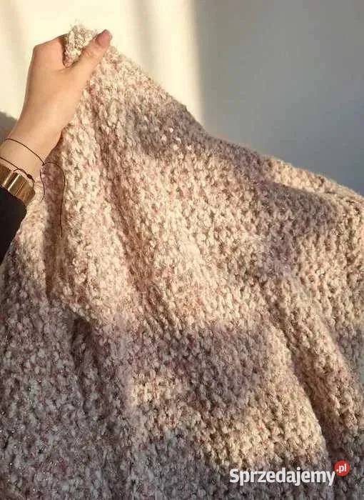 Śliczny różowy ciepły sweterek ze srebrną nitką Kraków