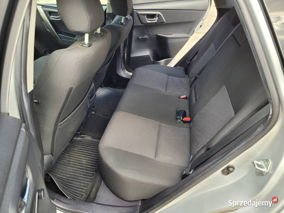 Toyota Auris II hatchback 16 Benzyna 132 Sochaczew