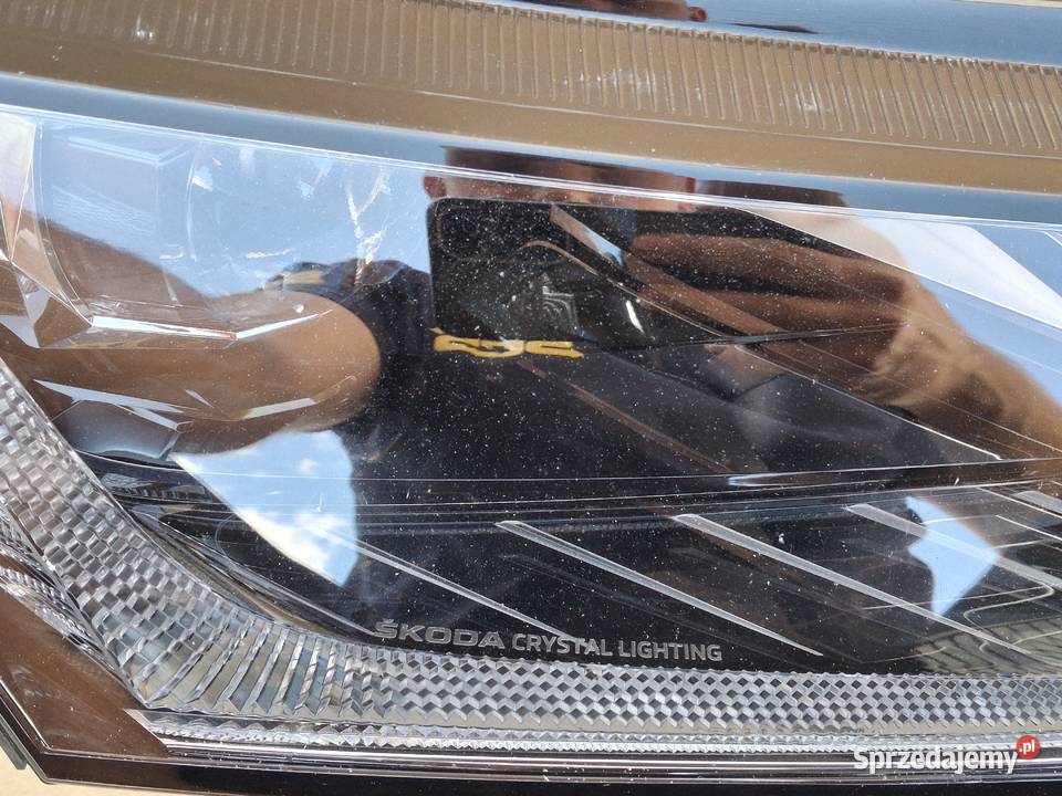 SKODA OCTAVIA IV 4 REFLEKTOR PRAWY LAMPA PRAWA osobowe Bieleń