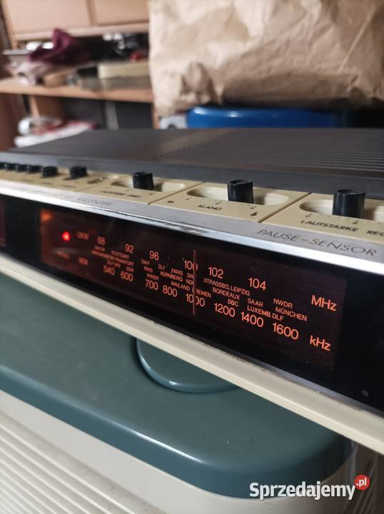 Universun niemieckie radio budzik vintage