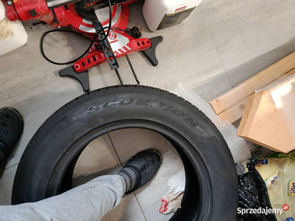 Opony zimowe Pirelli Scorpion Winter 215 65 Xl 17cale Roczyny sprzedam