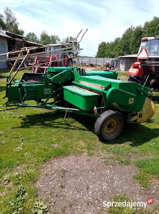 Prasa kostkującą John Deere Mniszek