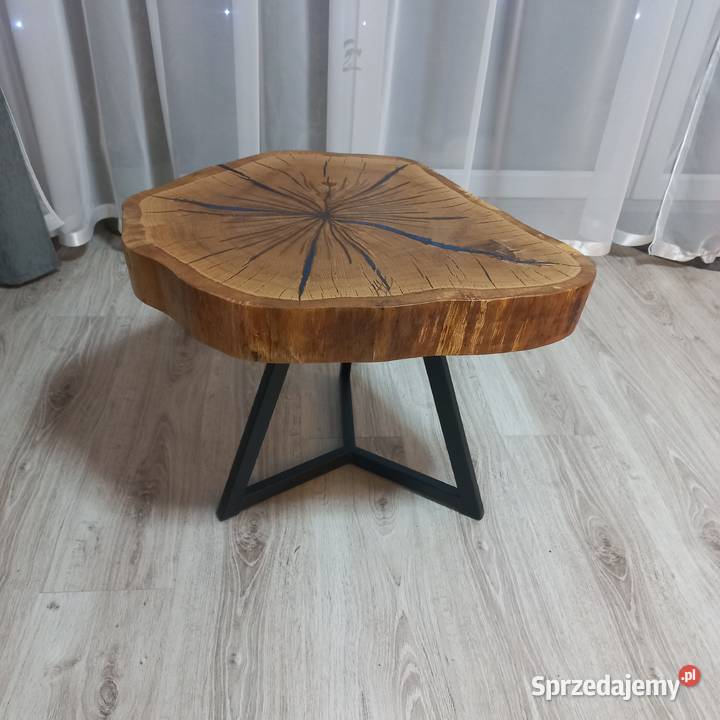 Nowoczesny stolik kawowy z niebieską żywicą Dom i Ogród Starcza