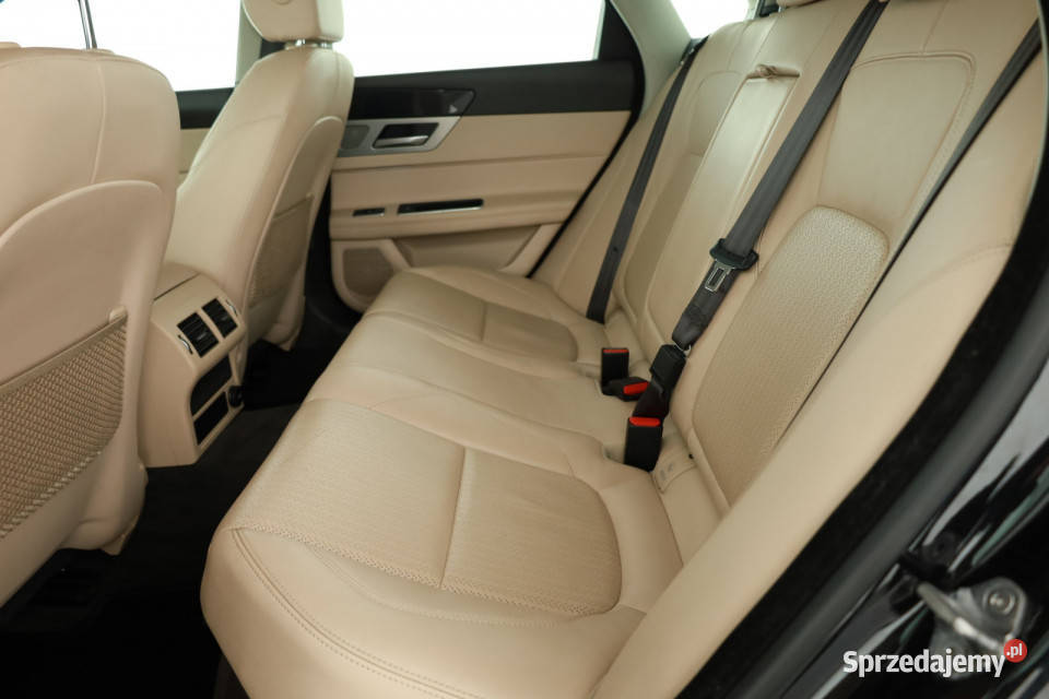 Jaguar XF 20d AWD czarny Piaseczno