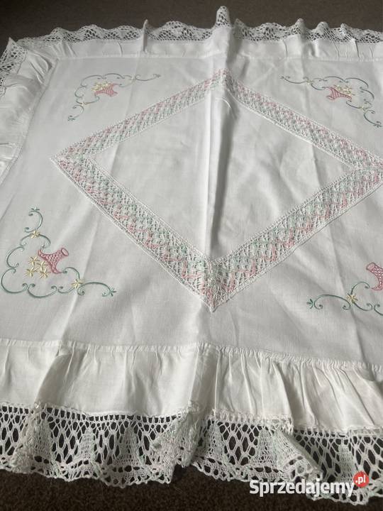 Poszewka gobelin haftowana z koronkami Zabrze