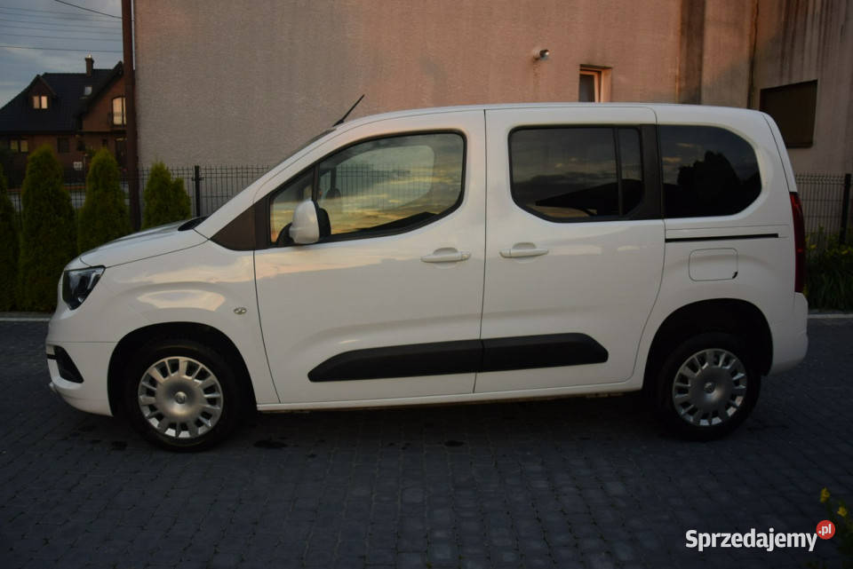 Opel Combo 15D 2020r Navi 137 Rampa PFRON nieuszkodzony podkarpackie Majdan Sieniawski sprzedam